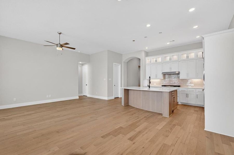 Spacious, unfurnished interior of a new home in Trinity Falls, McKinney (Image 21).