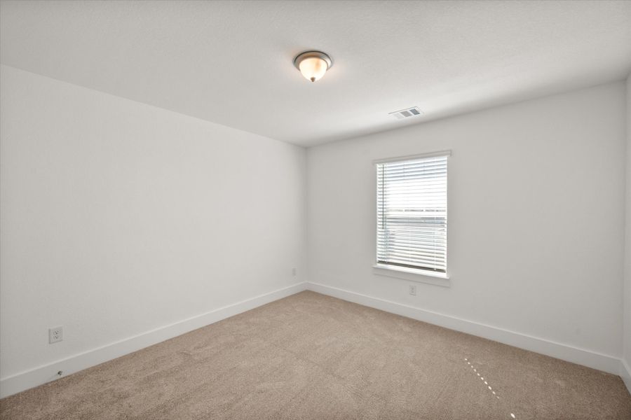 Spacious, unfurnished interior of a new home in Heritage Towne, Midlothian (Image 49).