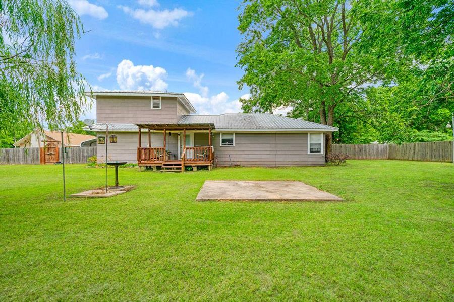 Exterior details and patio area of a home in , Blossom (Image 16).