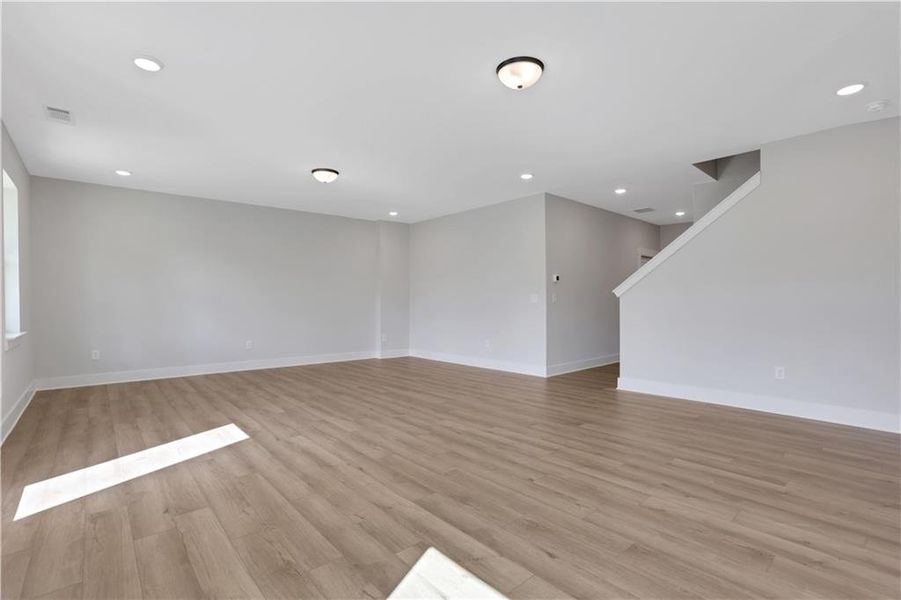 Spacious, unfurnished interior of a new home in Cambridge, Flowery Branch (Image 19).