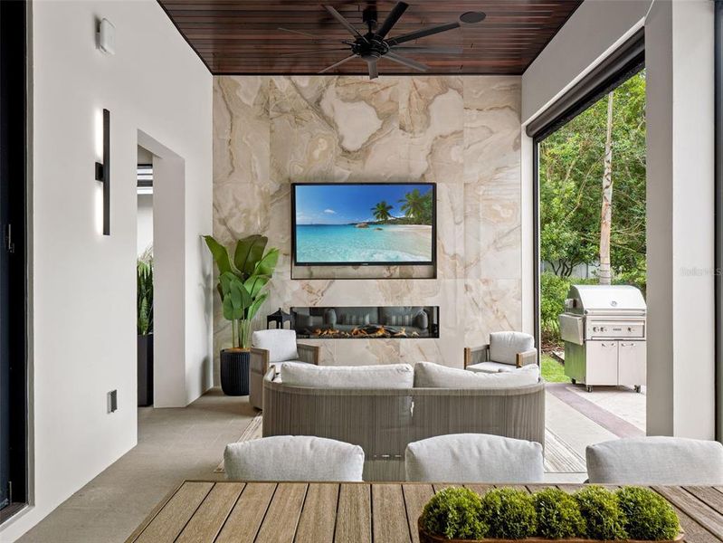 Exterior details and patio area of a home in , Orlando (Image 27).