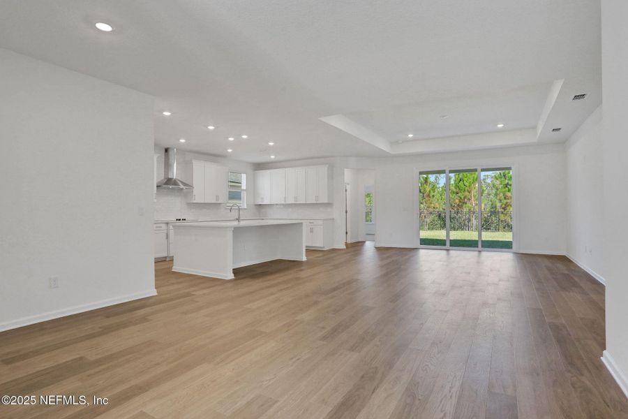 Spacious, unfurnished interior of a new home in Hyland Trail, Green Cove Springs (Image 39).