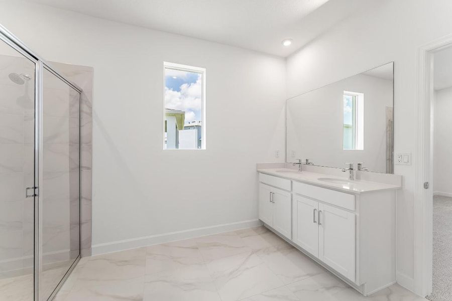 US_SEF_GATEWAY_LOT 302_owners bath 2