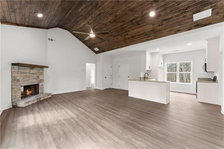 Spacious, unfurnished interior of a new home in , Cleveland (Image 14).