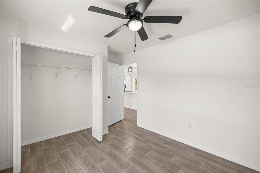 Spacious, unfurnished interior of a new home in , Ocala (Image 12).