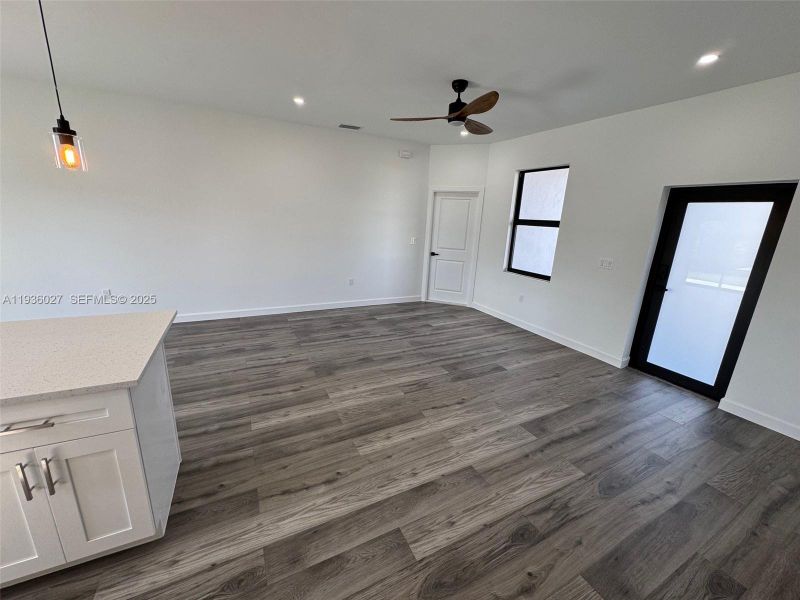 Spacious, unfurnished interior of a new home in , Cape Coral (Image 15).