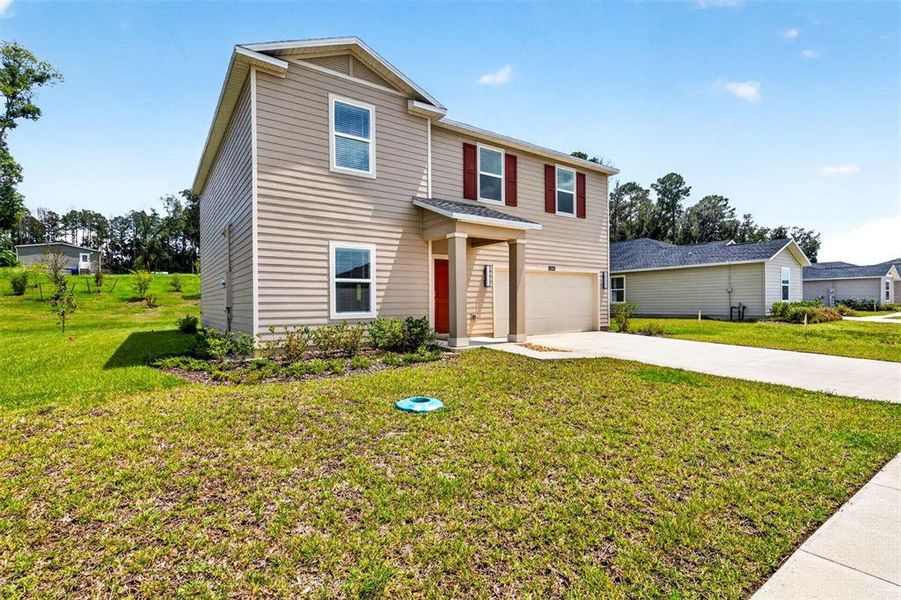 Exterior details and patio area of a home in Tara Forest East, Alachua (Image 33).