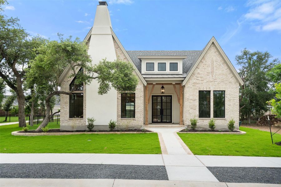 A charming facade presents an inviting entry with a gabled roofline and tasteful landscaping. A charming facade presents an inviting entry with a gabled roofline and tasteful landscaping.