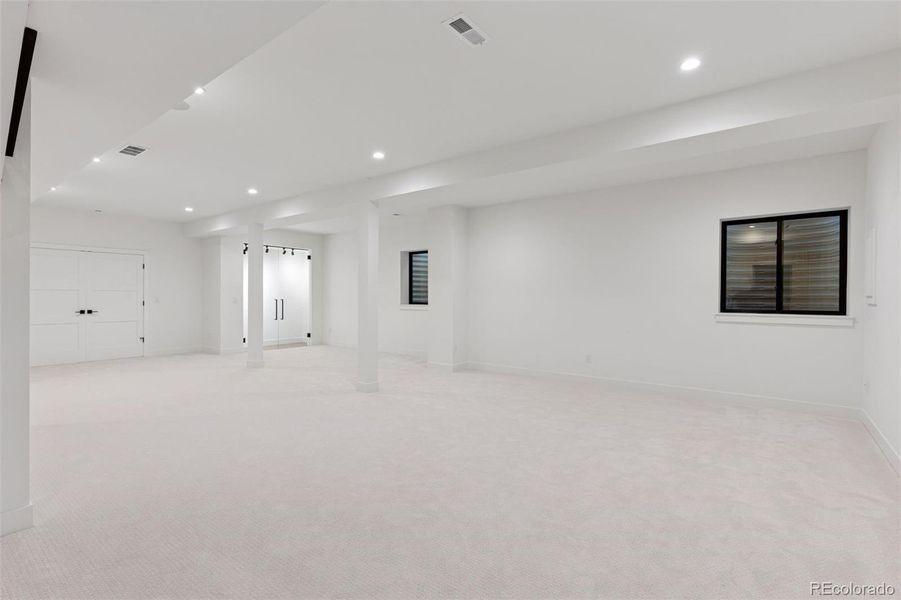 Spacious, unfurnished interior of a new home in , Denver (Image 27).