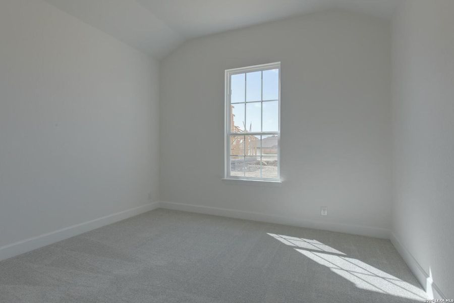 Spacious, unfurnished interior of a new home in Waldsanger, New Braunfels (Image 18).
