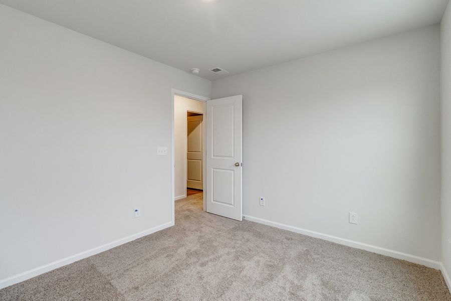 Spacious, unfurnished interior of a new home in Winston Point, Gilbert (Image 27).