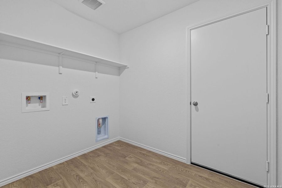 Spacious, unfurnished interior of a new home in Arroyo Ranch, Seguin (Image 15).