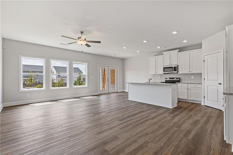 Spacious, unfurnished interior of a new home in , Loganville (Image 4).