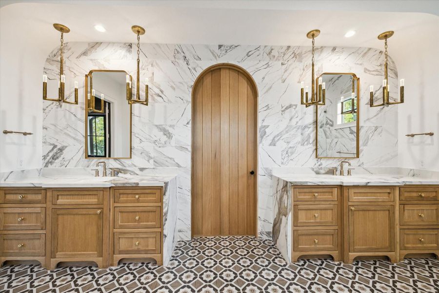 Want a bathroom worthy of a magazine cover?  You just found it!*Picture is of a recently constructed home by the builder.  1519 Candlelight will be similar in quality, but these pictures are not meant to be an exact representation of the new home. Specs of home may change at sole discretion of the seller.