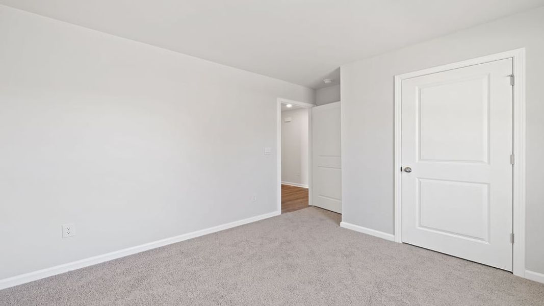 Spacious, unfurnished interior of a new home in Cloverdale Hills, Piedmont (Image 12).