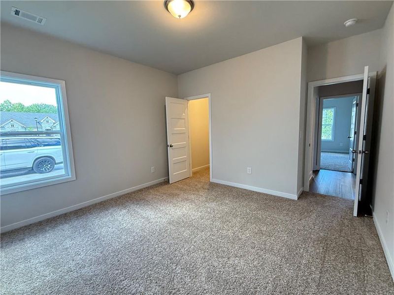 Spacious, unfurnished interior of a new home in Ponderosa Farms Reserve, Gainesville (Image 21).
