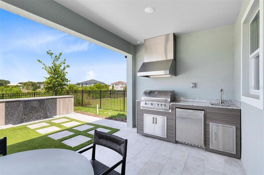 Exterior details and patio area of a home in Winter Grove, Winter Garden (Image 24).