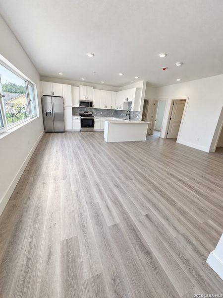Spacious, unfurnished interior of a new home in , San Antonio (Image 7).