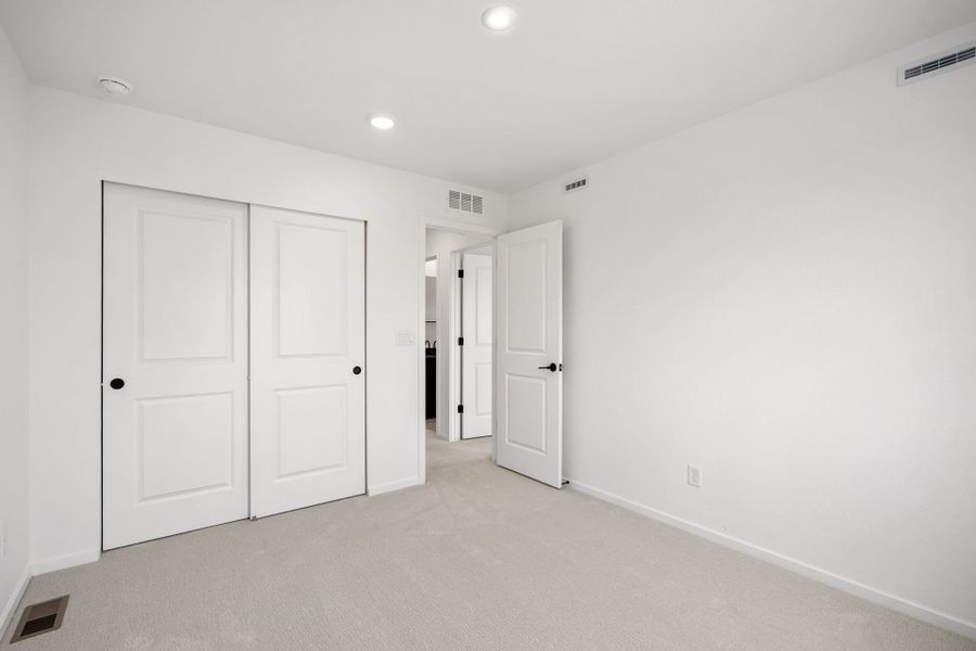 Spacious, unfurnished interior of a new home in Harvest Crossing, Aurora (Image 23).
