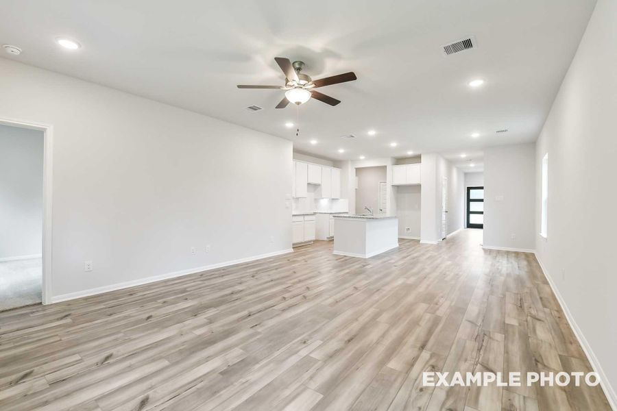 Spacious, unfurnished interior of a new home in Caney Creek Place, Conroe (Image 16).