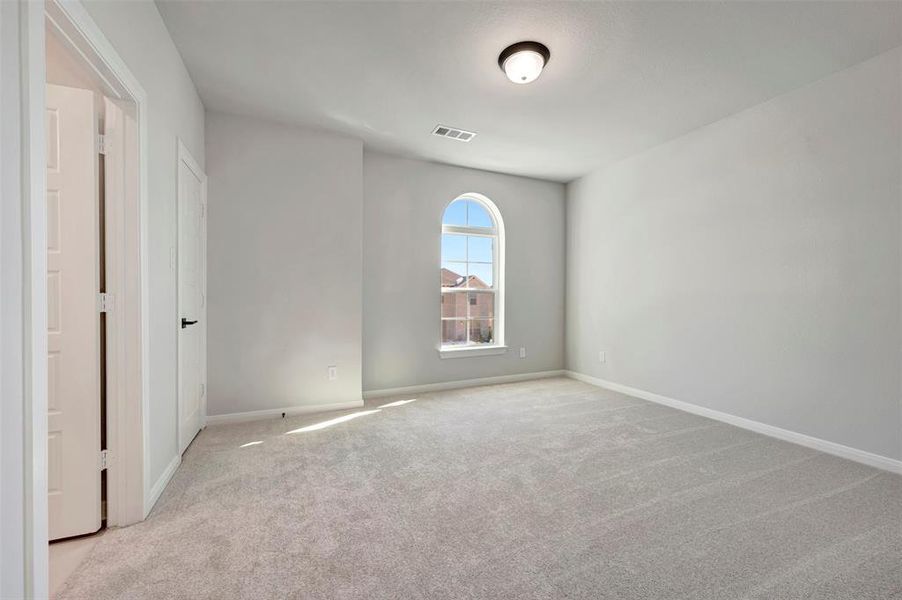 Spacious, unfurnished interior of a new home in Pecan Square - Gardens, Northlake (Image 33).