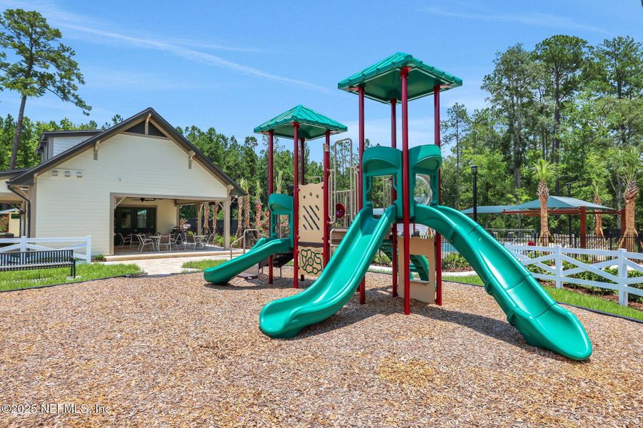 Community amenities in Jennings Farm, Middleburg (Image 11).