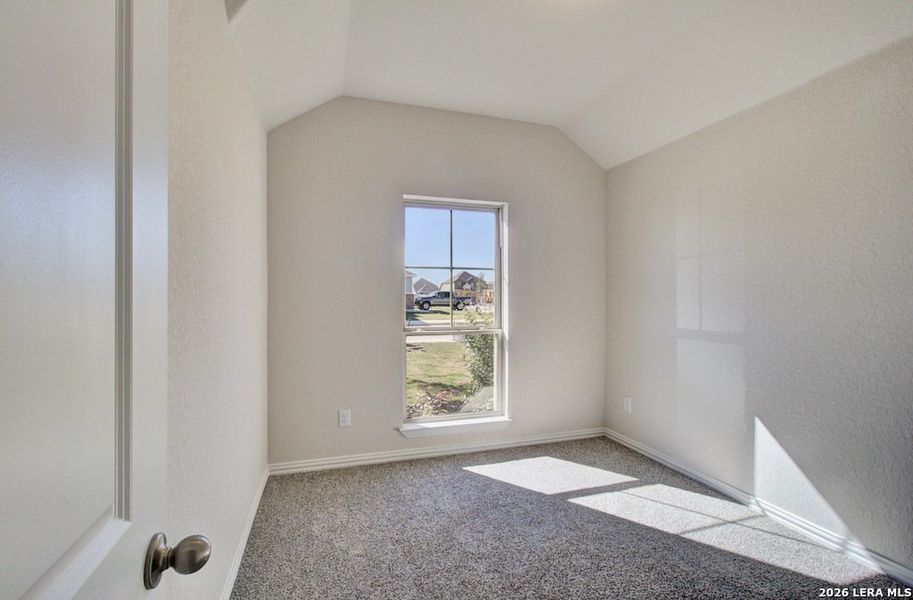 Spacious, unfurnished interior of a new home in Sunflower Ridge, New Braunfels (Image 10).
