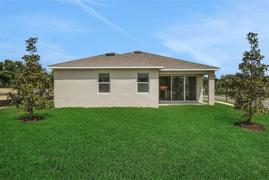 Exterior details and patio area of a home in Tuscan Hills, Dade City (Image 27).