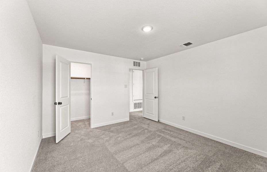 Spacious, unfurnished interior of a new home in Sonterra, Jarrell (Image 16).