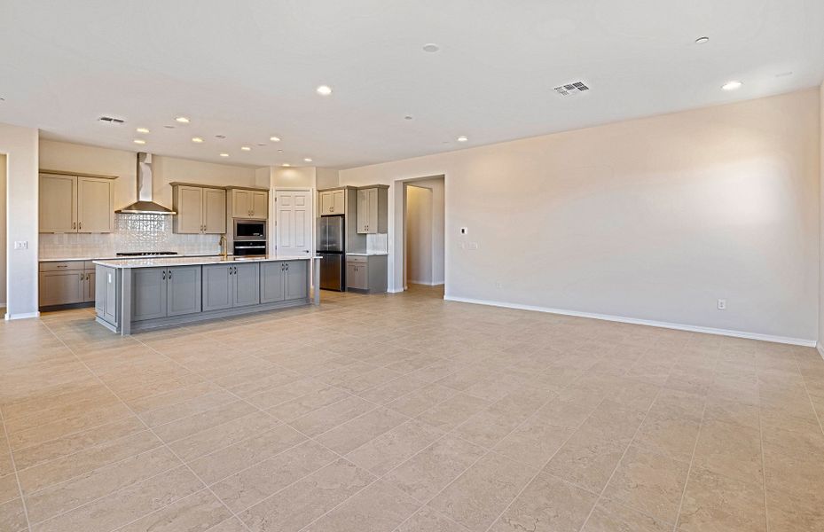 Spacious, unfurnished interior of a new home in Vistoso Canyon Estates, Oro Valley (Image 23).