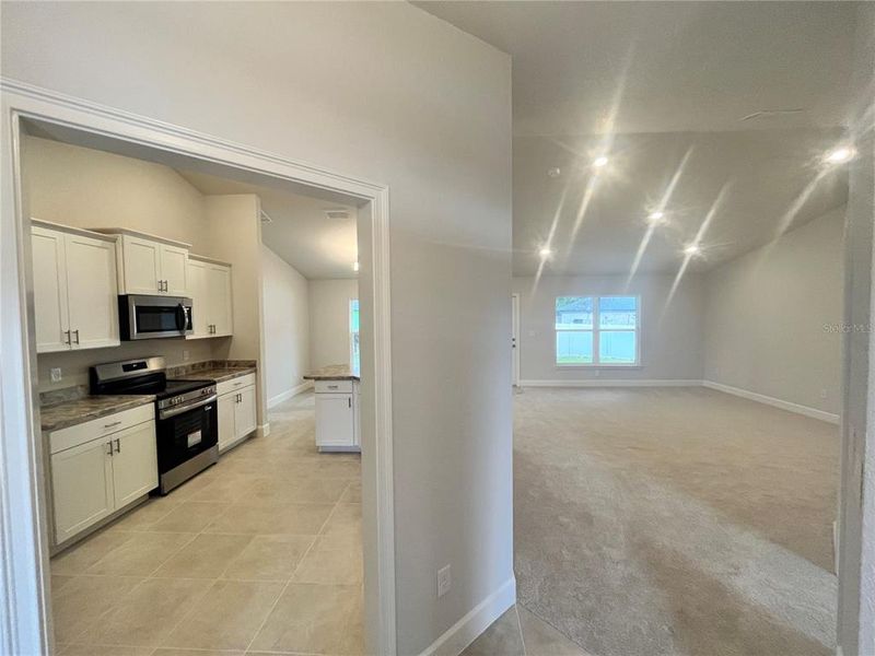 Spacious, unfurnished interior of a new home in , Ocala (Image 9).