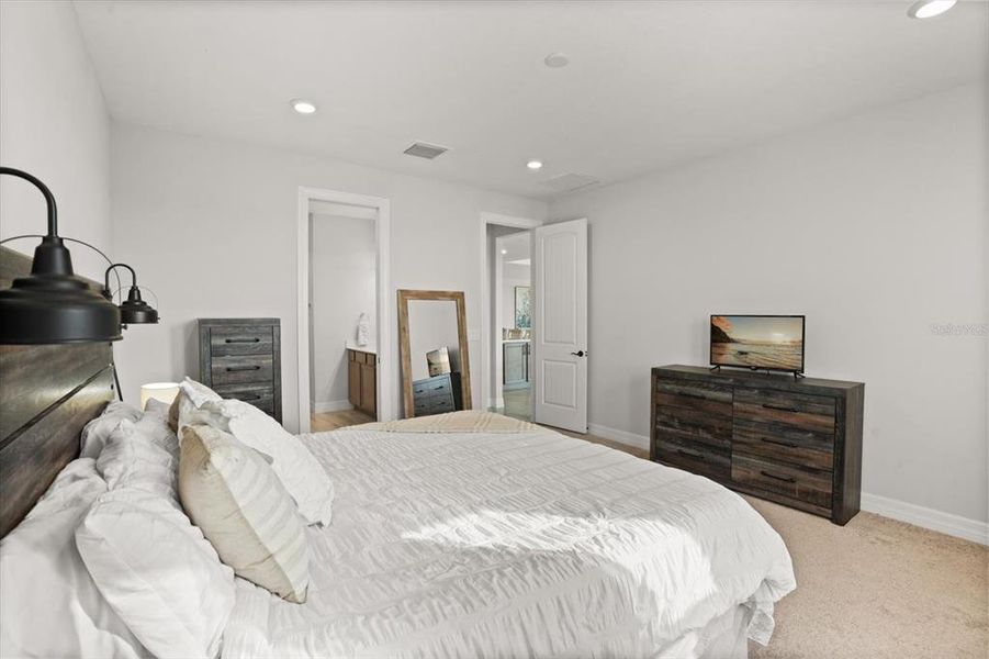 Furnished interior view inside a new home in , Orlando (Image 15).