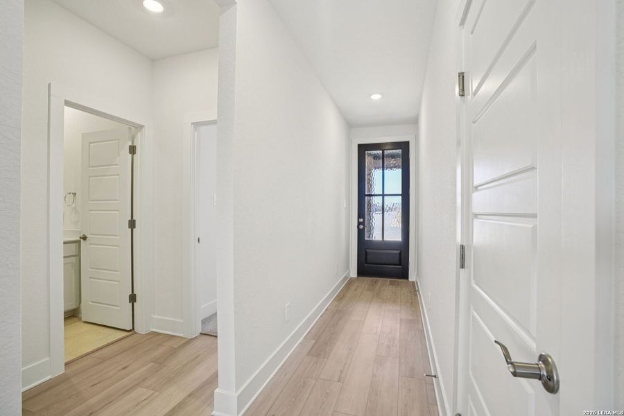 Spacious, unfurnished interior of a new home in Carmel Ranch, Schertz (Image 30).