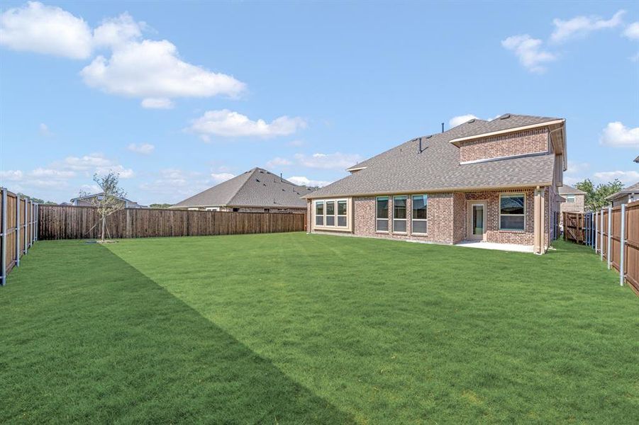 Exterior details and patio area of a home in Liberty, Melissa (Image 27).