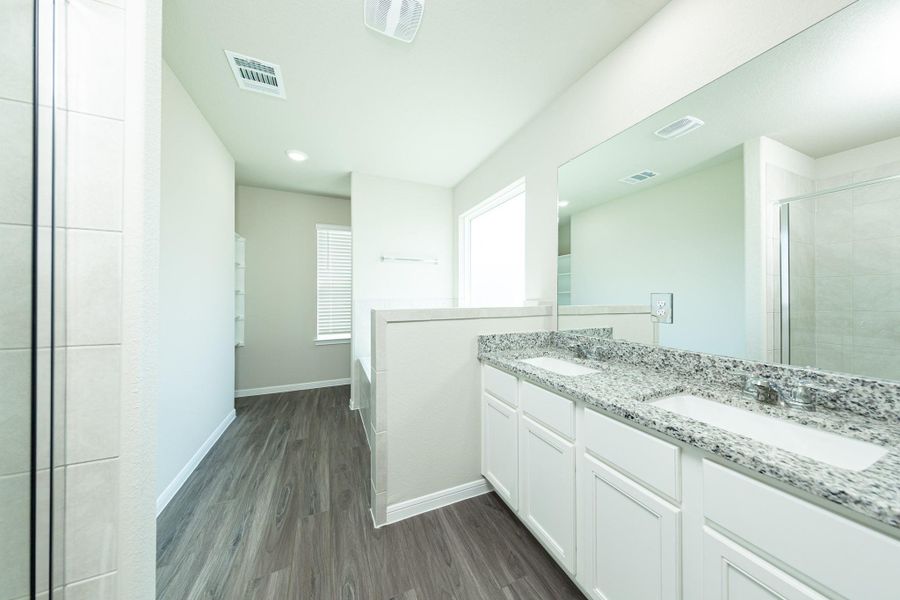 Furnished interior view inside a new home in Mackenzie Creek, Conroe (Image 7).