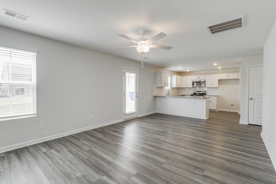 Spacious, unfurnished interior of a new home in Ellington, Elgin (Image 22).