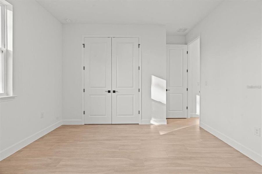 Spacious, unfurnished interior of a new home in , Orlando (Image 20).