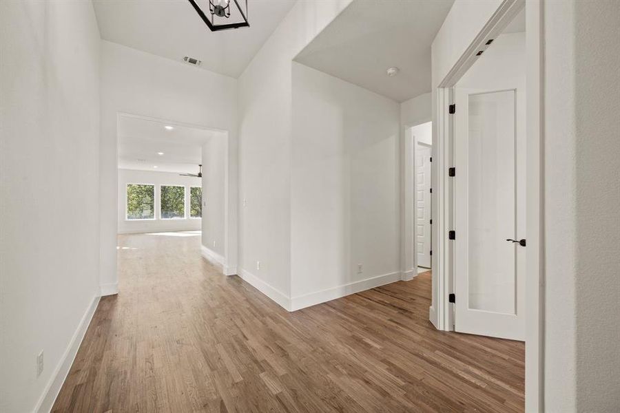 Spacious, unfurnished interior of a new home in Rolling Creek Ranch, Aledo (Image 28).