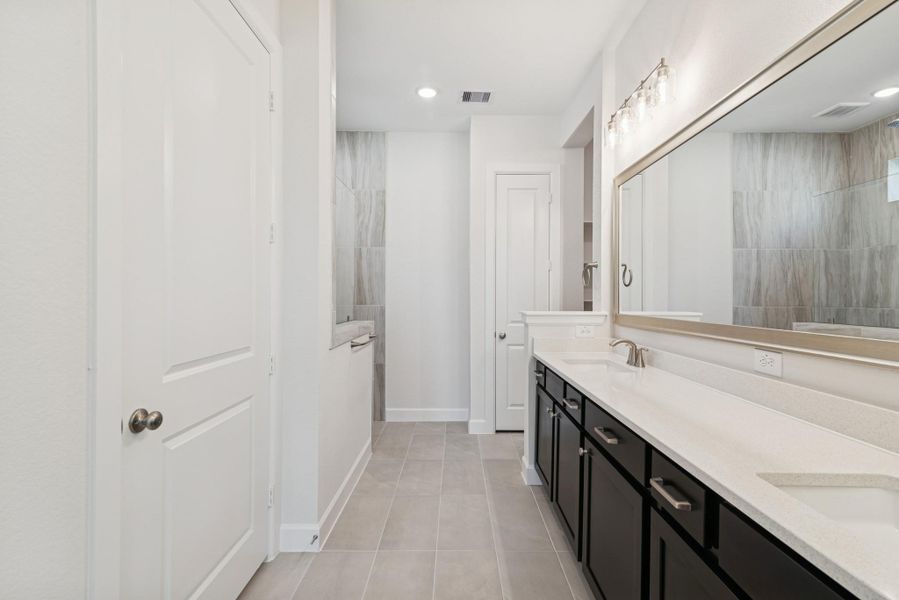 Furnished interior view inside a new home in The Highlands 55' - Encore Collection, Porter (Image 5).