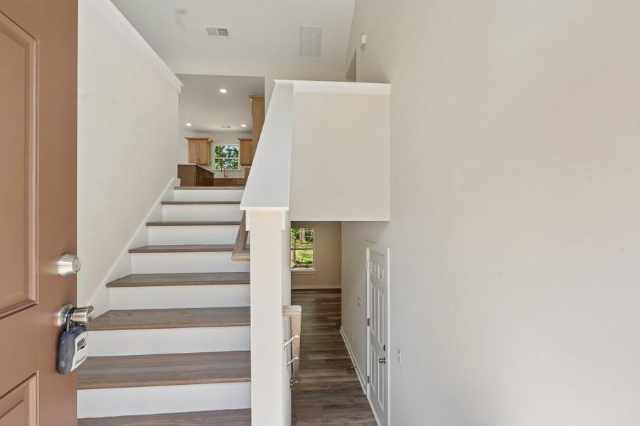Spacious, unfurnished interior of a new home in , Gainesville (Image 25).