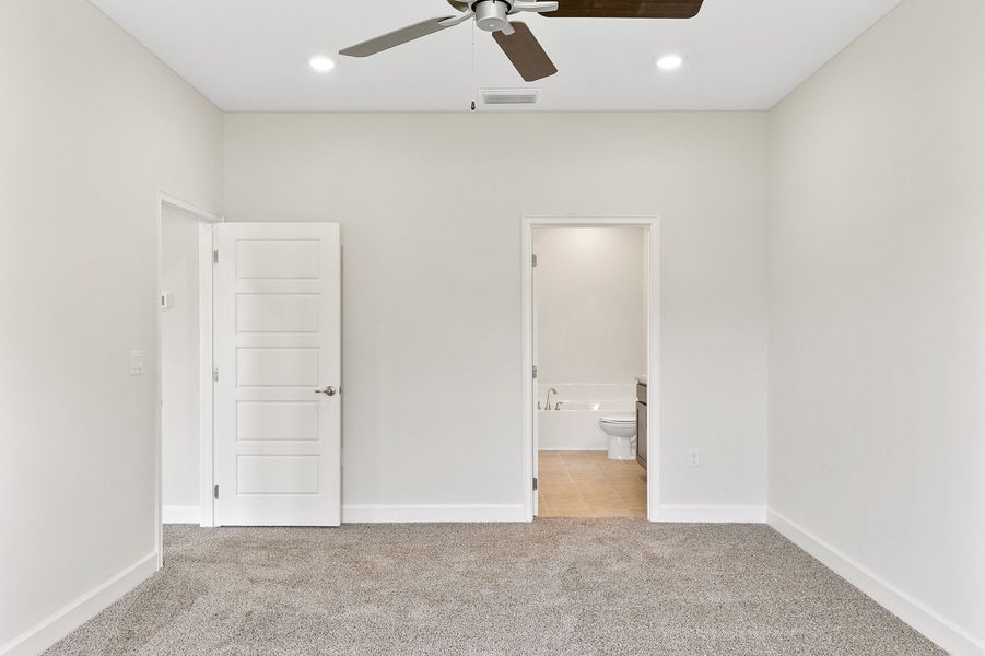 Representative unfurnished interior of a home built from the 2705 by Adams Homes in Winding Oaks, Weeki Wachee (Image 28).