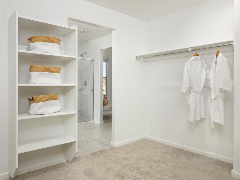 Furnished interior view inside a new home in Entrada Del Toro, Sahuarita (Image 10).