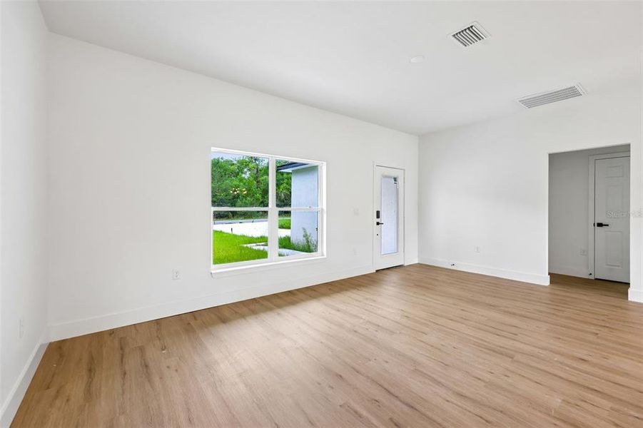 Spacious, unfurnished interior of a new home in , Ocklawaha (Image 16).