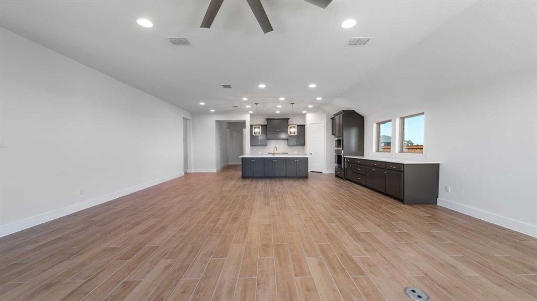 Spacious, unfurnished interior of a new home in Myrtle Creek 60', Waxahachie (Image 19).