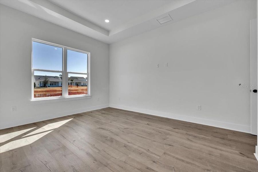 Spacious, unfurnished interior of a new home in Gracewater at Sarasota, Sarasota (Image 15).