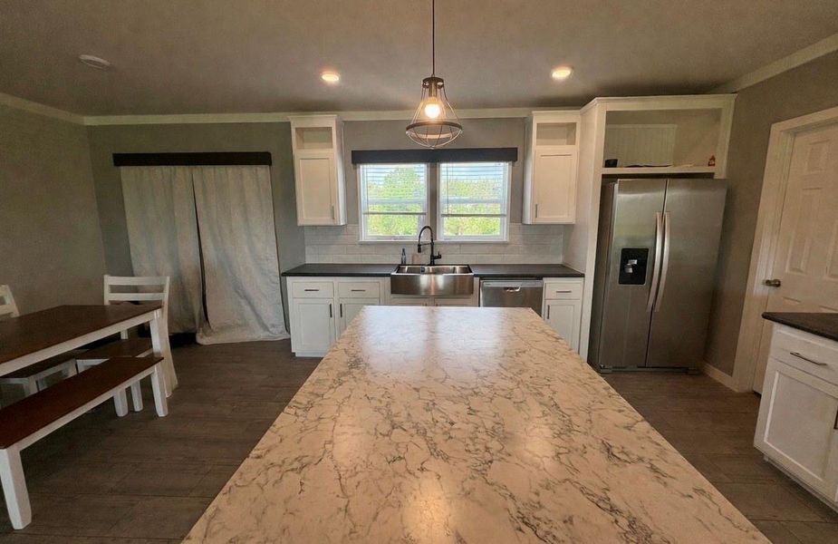 Island/dining