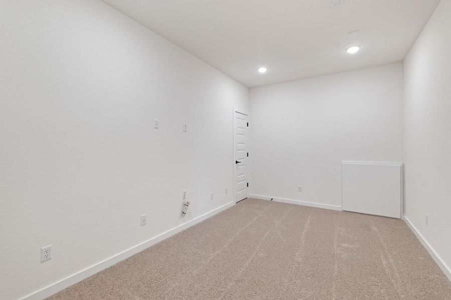 Spacious, unfurnished interior of a new home in Heritage, Dripping Springs (Image 28).