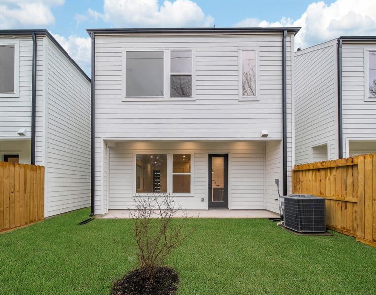 Exterior details and patio area of a home in , Houston (Image 25).
