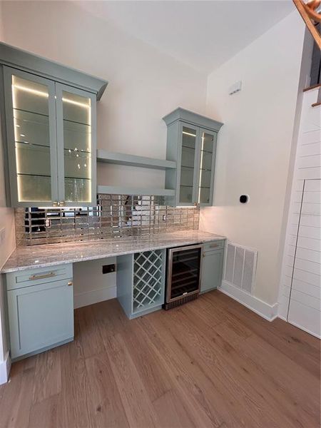 Furnished interior view inside a new home in , Tampa (Image 31).