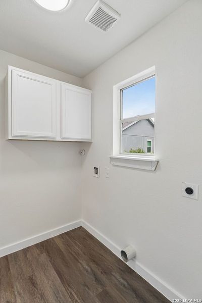 Spacious, unfurnished interior of a new home in , San Antonio (Image 11).